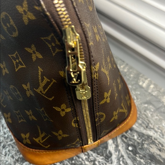 Louis Vuitton Alma Monogram Brown Handbag - Picture 13 of 15